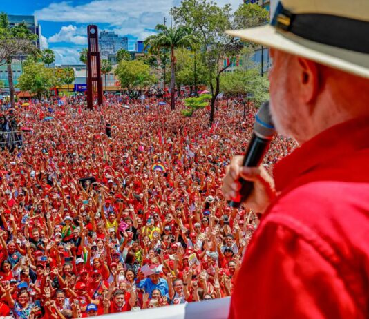 Cúpula do PT no Ceará comete fake news ao divulgar que reuniu 100 mil pessoas em evento com Lula.