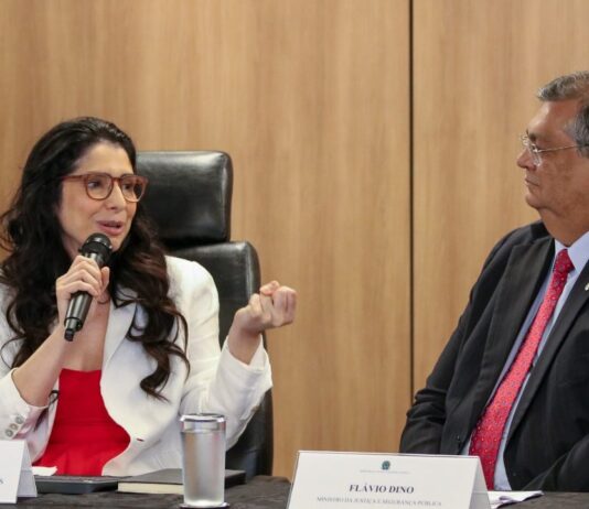 Ministra que vetou púlpito vazio de Lula já foi secretária de Dino