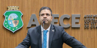 O deputado estadual Felipe Mota declara apoio a Flávio Bolsonaro no 2° Turno.