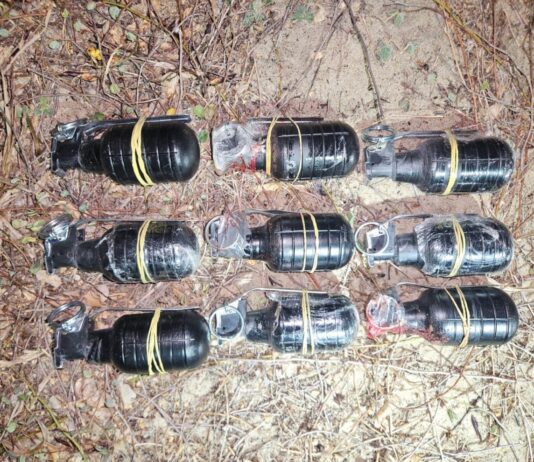 Granadas e pistolas são apreendidas em baile funk na Messejana