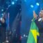 Em show, Gusttavo Lima declara apoio a Flávio: “Próximo 25 é 22”