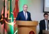 Procurador-geral que pede a perda da patente de Bolsonaro recebe homenagem