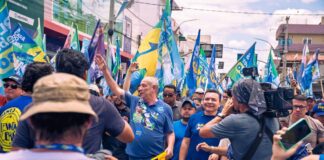 Na reta final da campanha, candidato a deputado estadual Carlos Kleber recebe Ciro Gomes em Boa Viagem