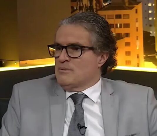 Força nas ruas é diferencial de Flávio no 2º turno, avalia diretor do Paraná Pesquisas