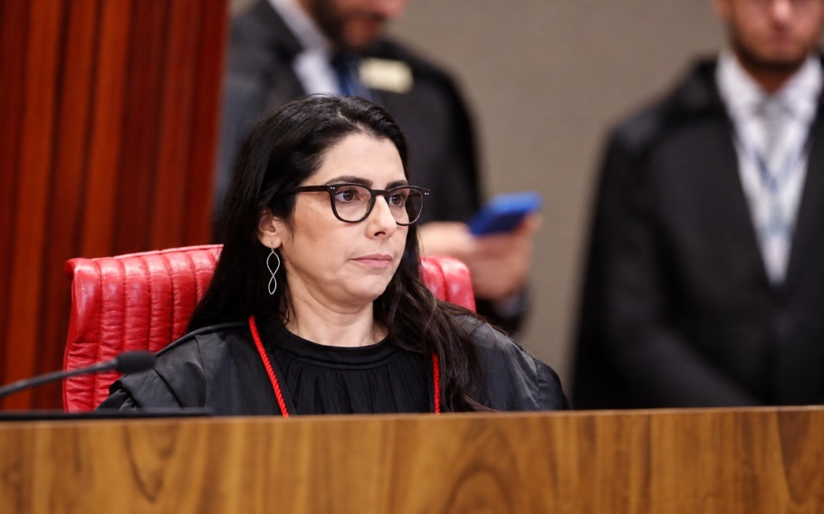 estela-aranha-910x568