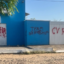 Fachada de provedor de internet é pichada com sigla de facção em Groaíras, no interior do Ceará.