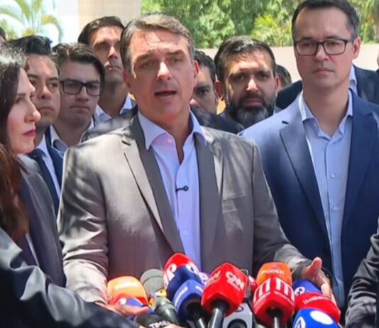 Flávio denuncia ao TSE rede com 1.525 perfis pró-Lula por ataques digitais