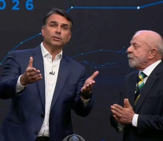 Flávio diz que Lula está “gastando loucamente” para tentar reeleição