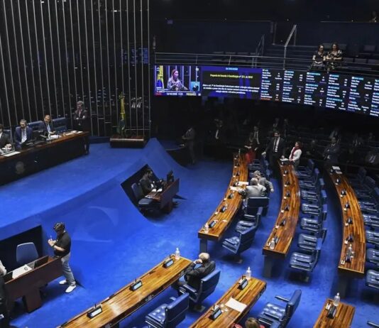 Fim da escala 6×1 e redução da jornada de trabalho a 40 horas são aprovados no Senado