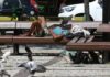 Pessoas em situação de rua ocupam calçadas e praças no Centro de Fortaleza