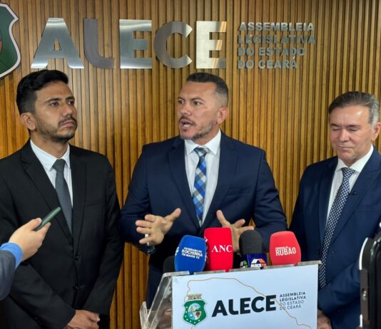 “O povo do Ceará ainda não aprendeu, é preciso mais gente ser expulsa de suas casas pelas facções, mais gente morrer na fila do hospital por falta de uma cirurgia”, diz dep. Tancredo dos Santos